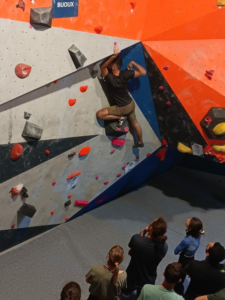 Avignon-salle-escalade-Buoux