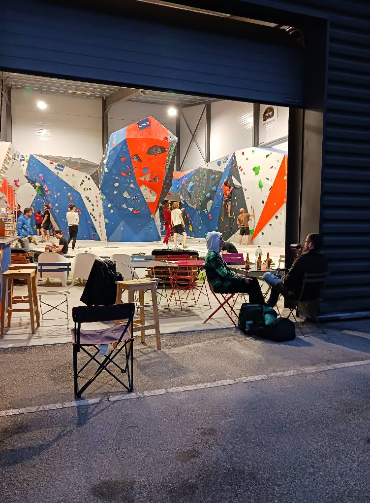 Avignon-salle-escalade-entrée