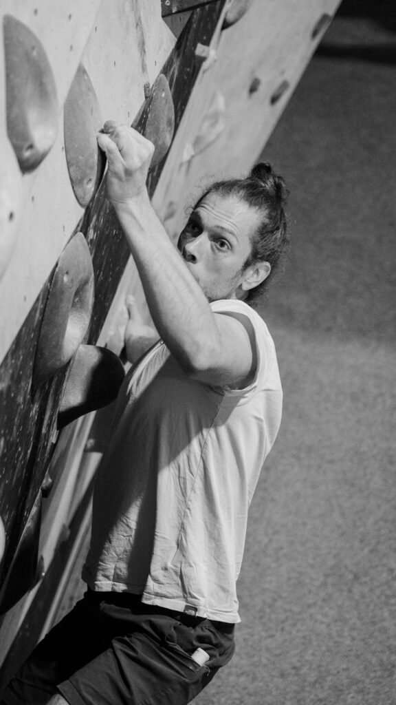 Avignon-salle-escalade-force-noir-blanc