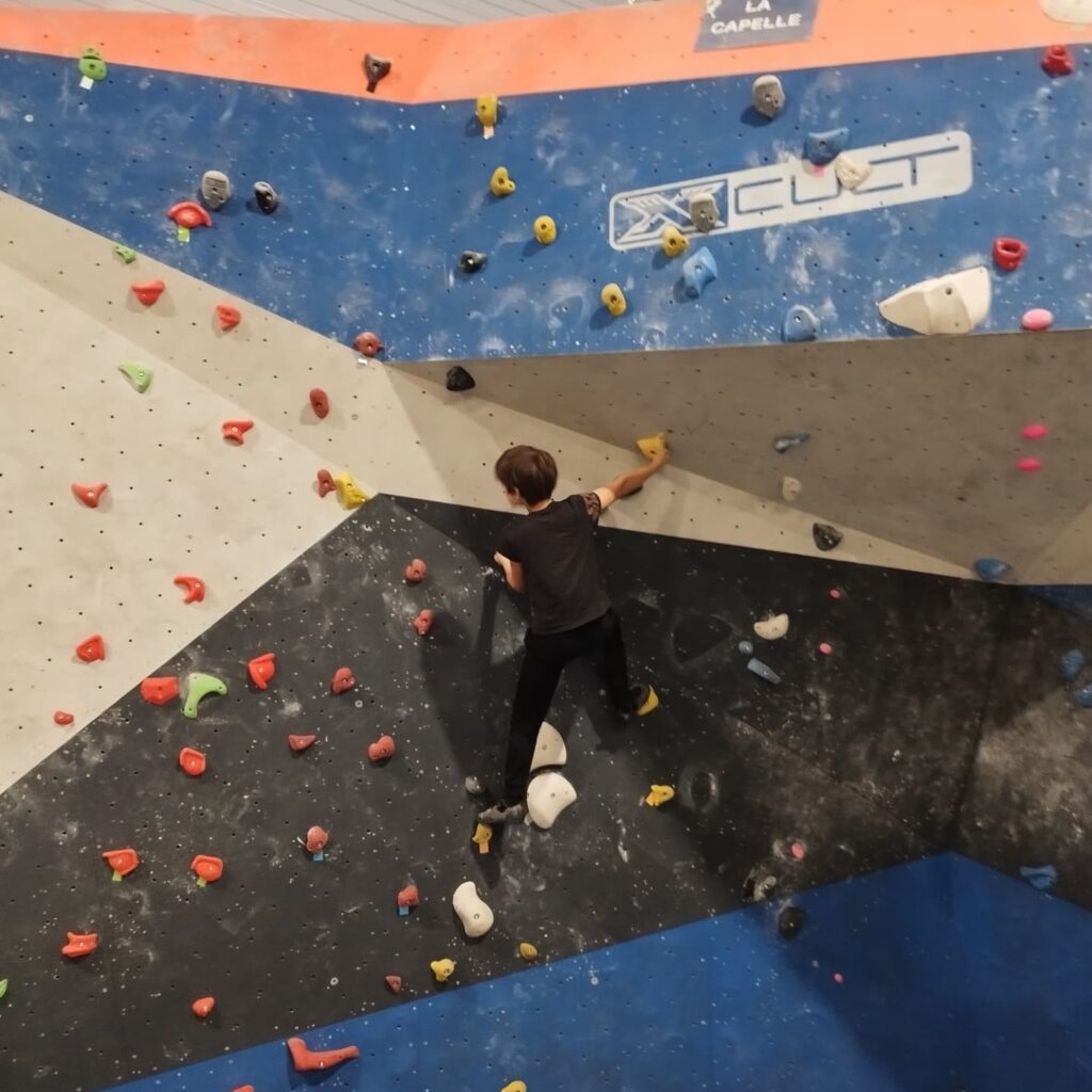 Avignon-salle-escalade-grimpeur-enfant-la-capelle