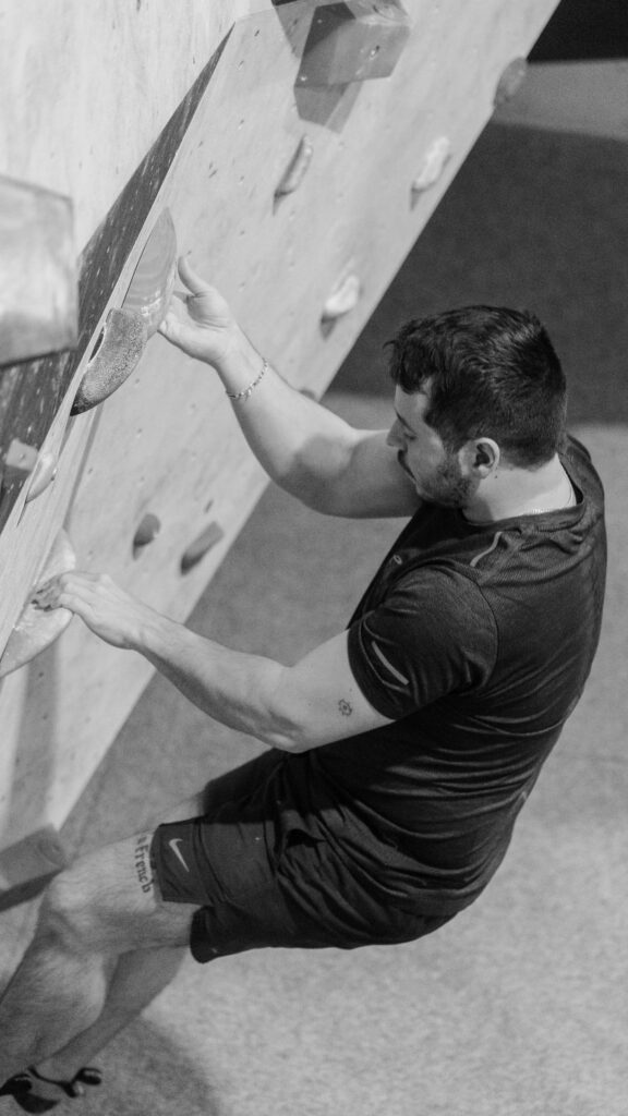 Avignon-salle-escalade-vue-haut-noir-et-blanc