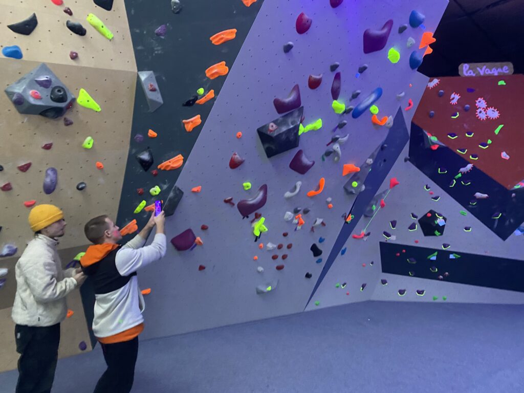 Belfort-salle-escalade-fluo-préparation