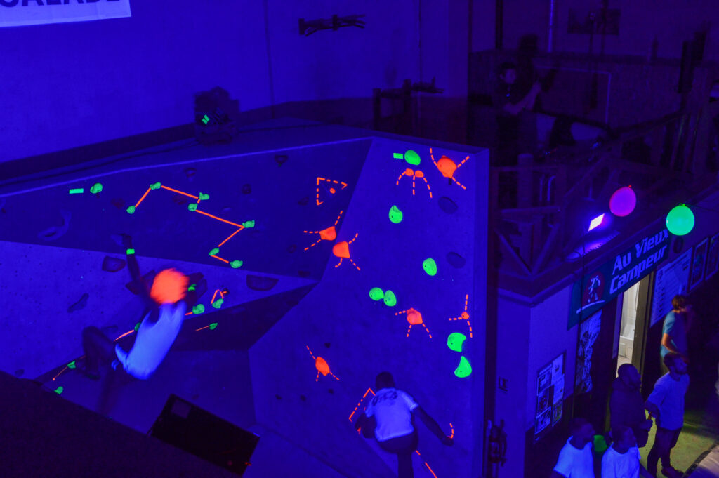 Marseille-sud-salle-escalade-fluo-party-dévers