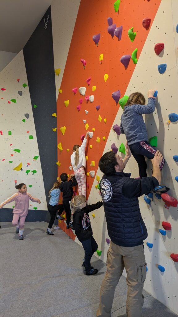 Salle-escalade-Béziers-kids