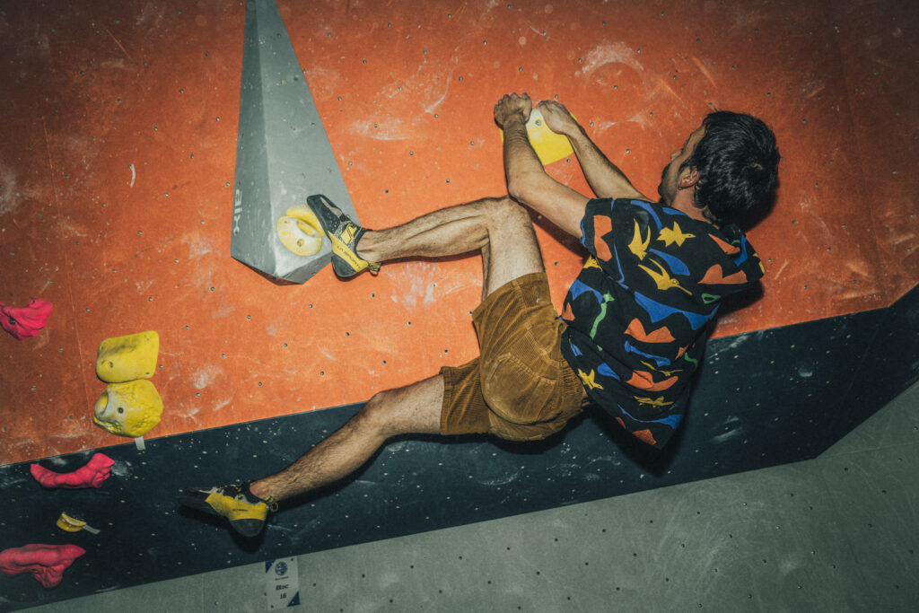 Salle-escalade-Vienne-jaune