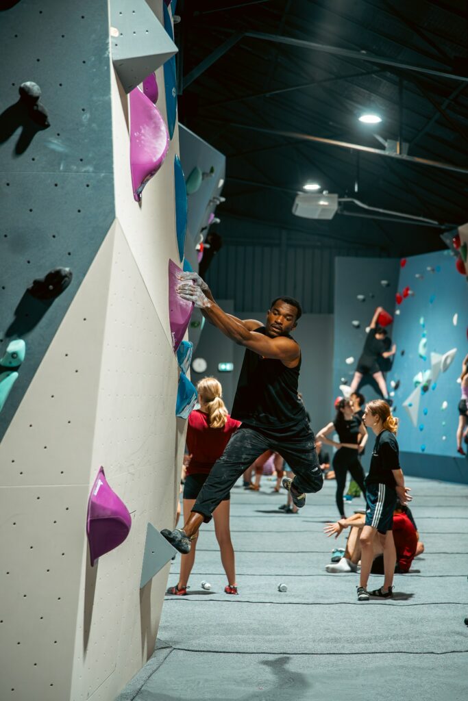 Salle-escalade-Lyon-centre-grimpeur-dynamique