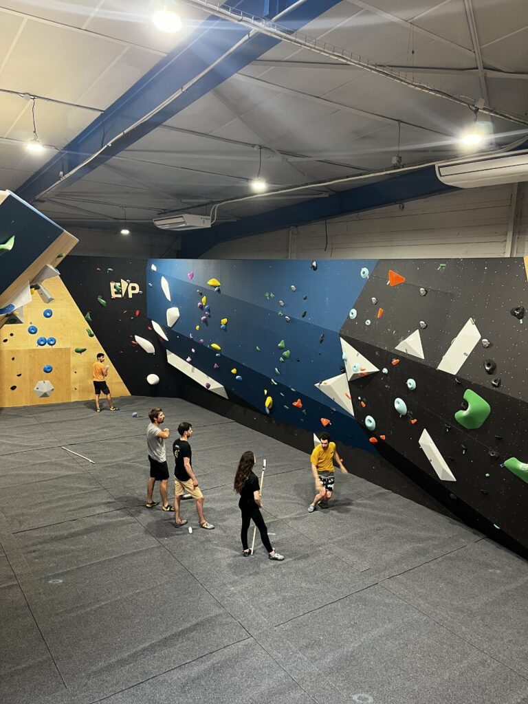 Salle-escalade-besancon-bombé-2