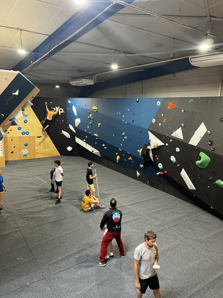 Salle-escalade-besancon-bombé