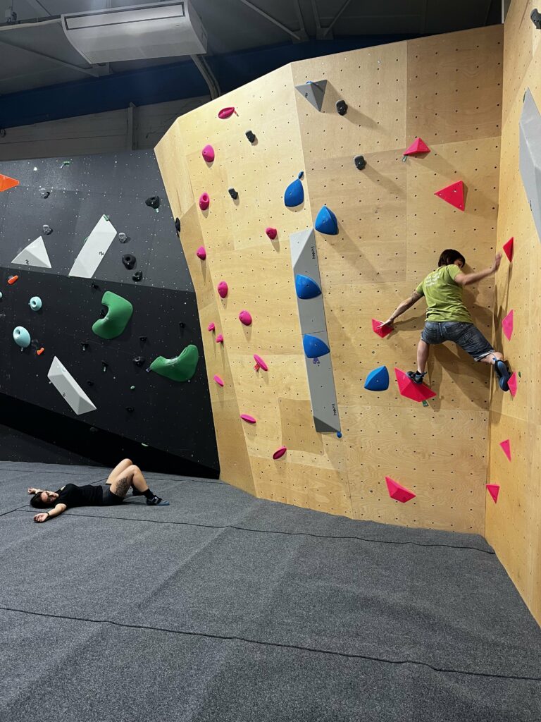 Salle-escalade-besancon-grimpeur-dièdre