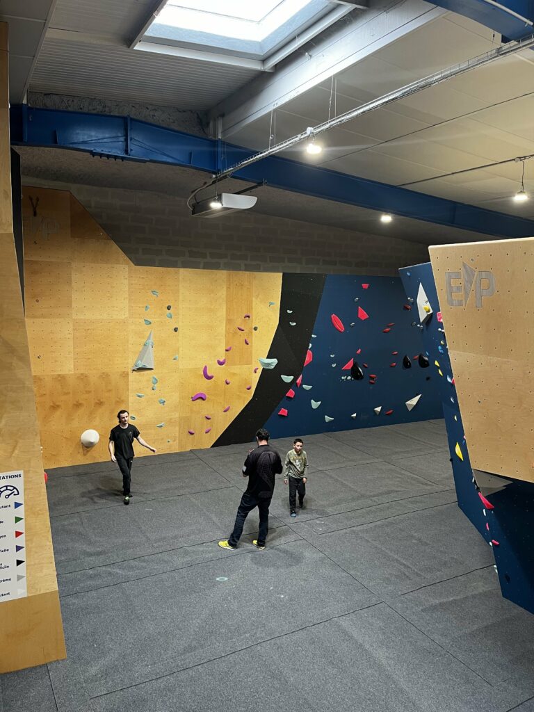 Salle-escalade-besancon-grimpeurs