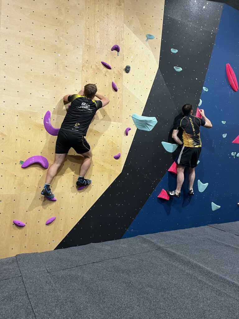 Salle-escalade-besancon-grimpeurs-dalle