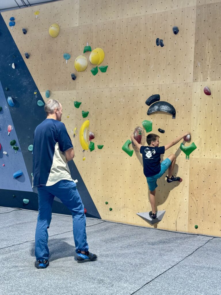 Salle-escalade-rouen-enfant-min