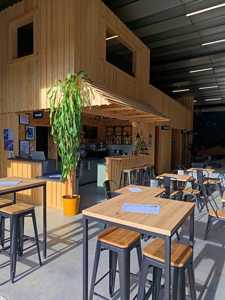 Salle-escalade-pontarlier-accueil-min