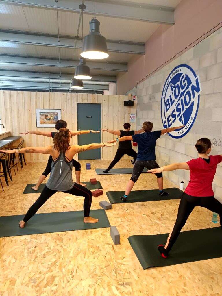 Salle-escalade-pontarlier-yoga-min